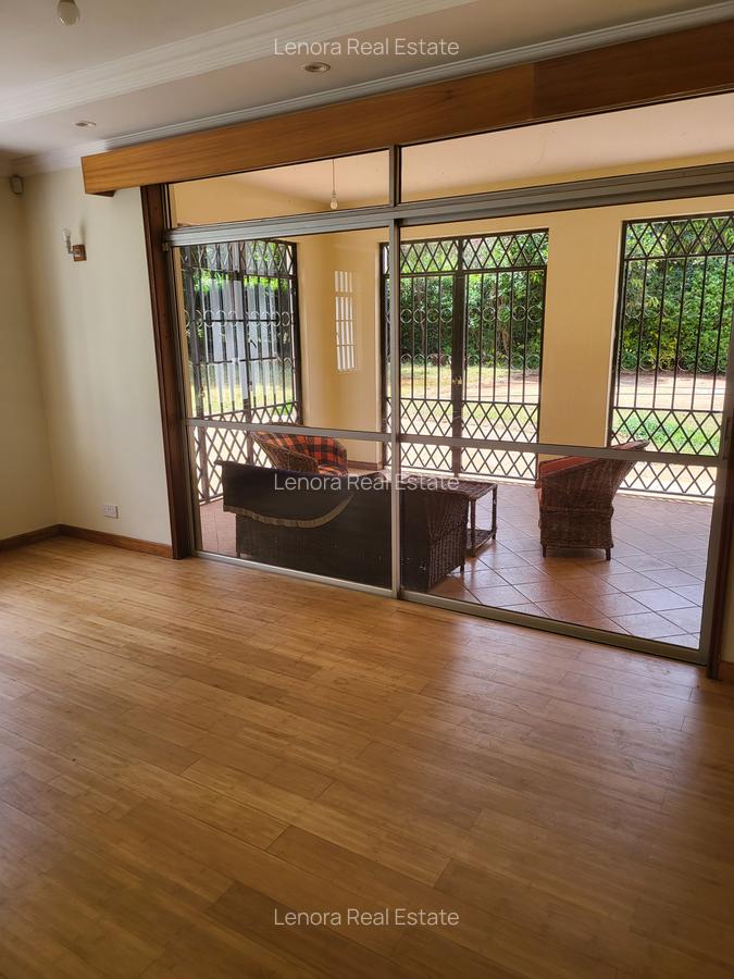 5 Bed Villa with En Suite in Nyari - 11