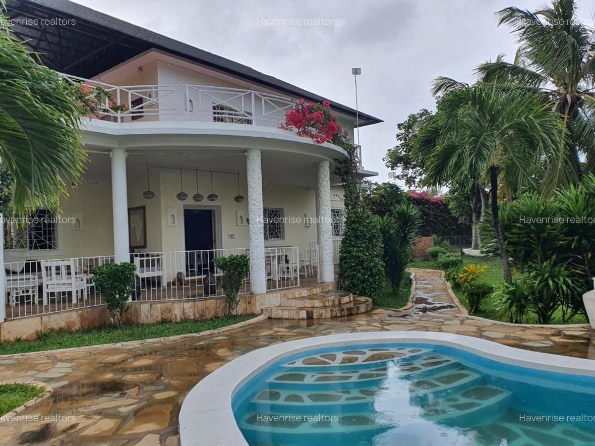 4 Bed House in Watamu - 1