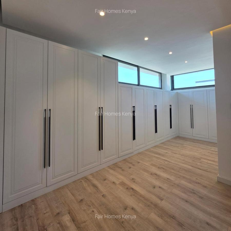 5 Bed Townhouse with En Suite at Chalbi Drive - 5