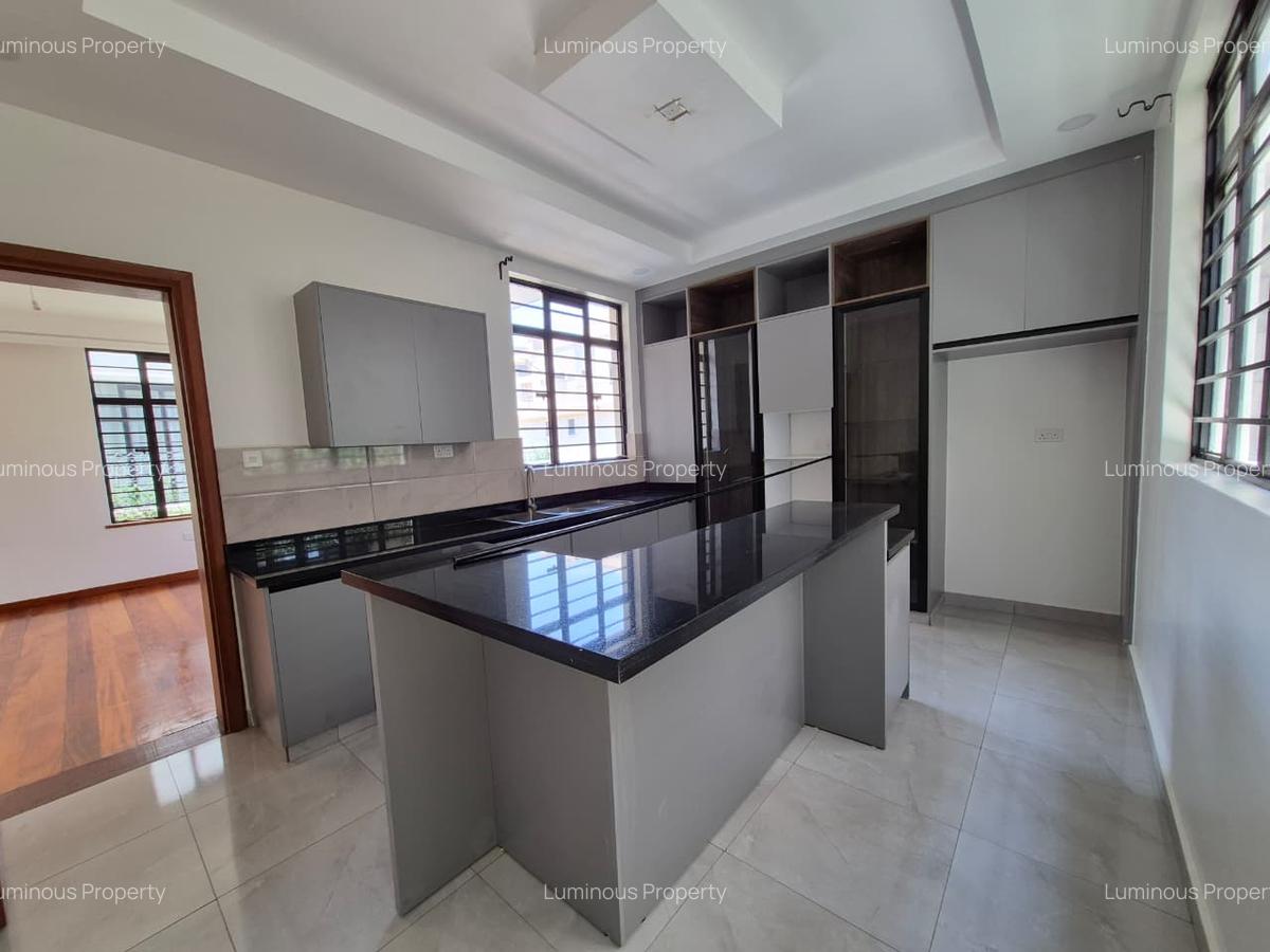 4 Bed House with En Suite at Membley - 18