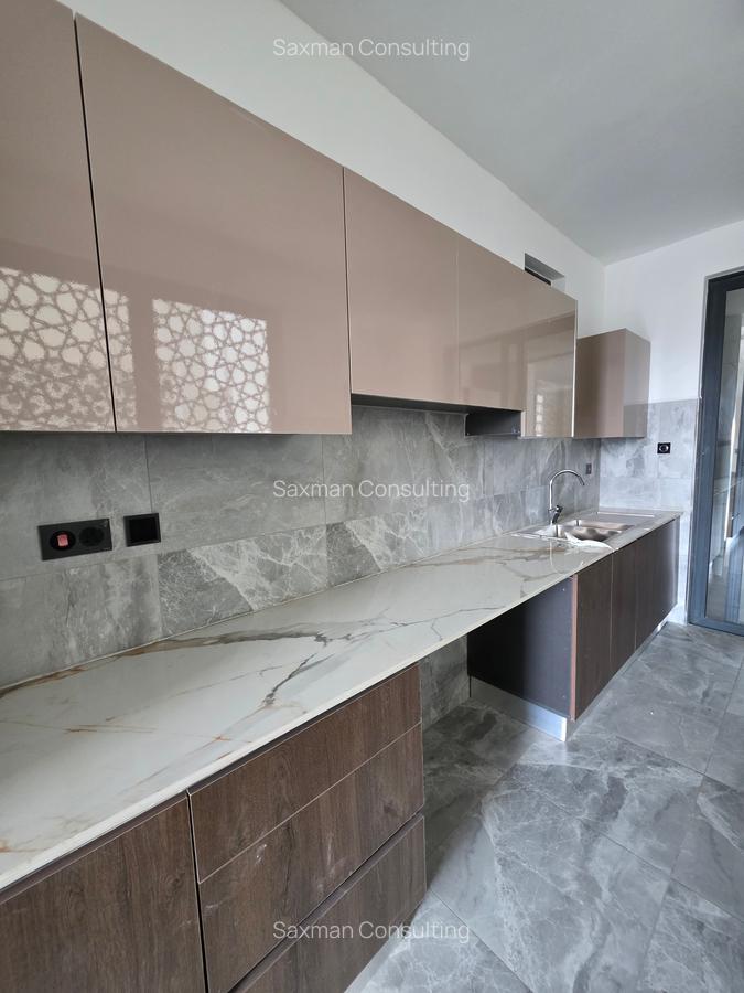 3 Bed Apartment with En Suite in Riverside - 6