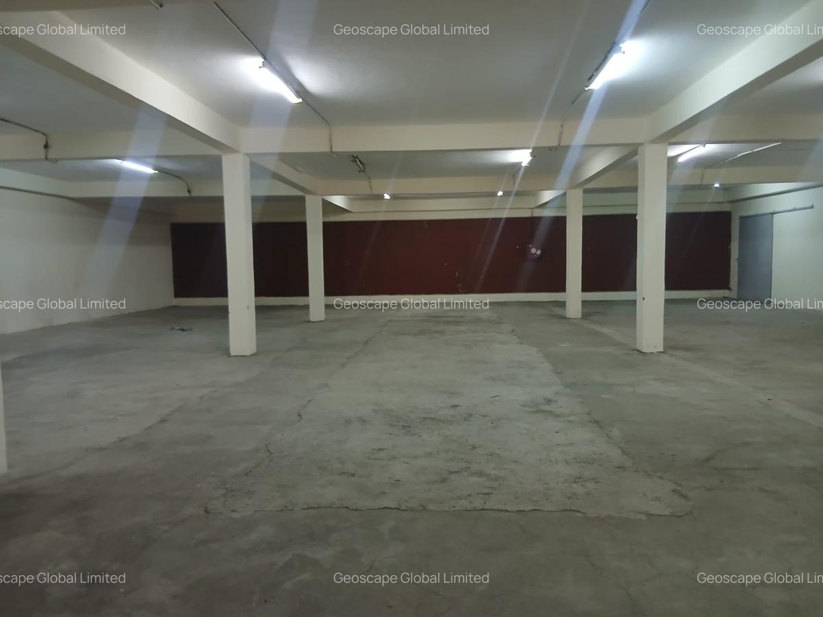 28,000 ft² Warehouse with Fibre Internet in Industrial Area - 3