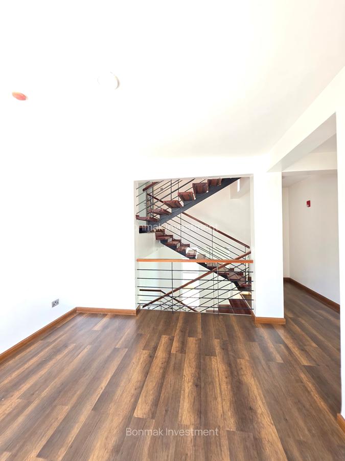4 Bed Townhouse with En Suite at Lavington Green - 9
