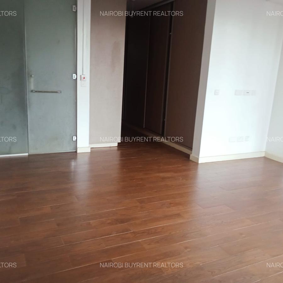 4 Bed Apartment with En Suite in Parklands - 6