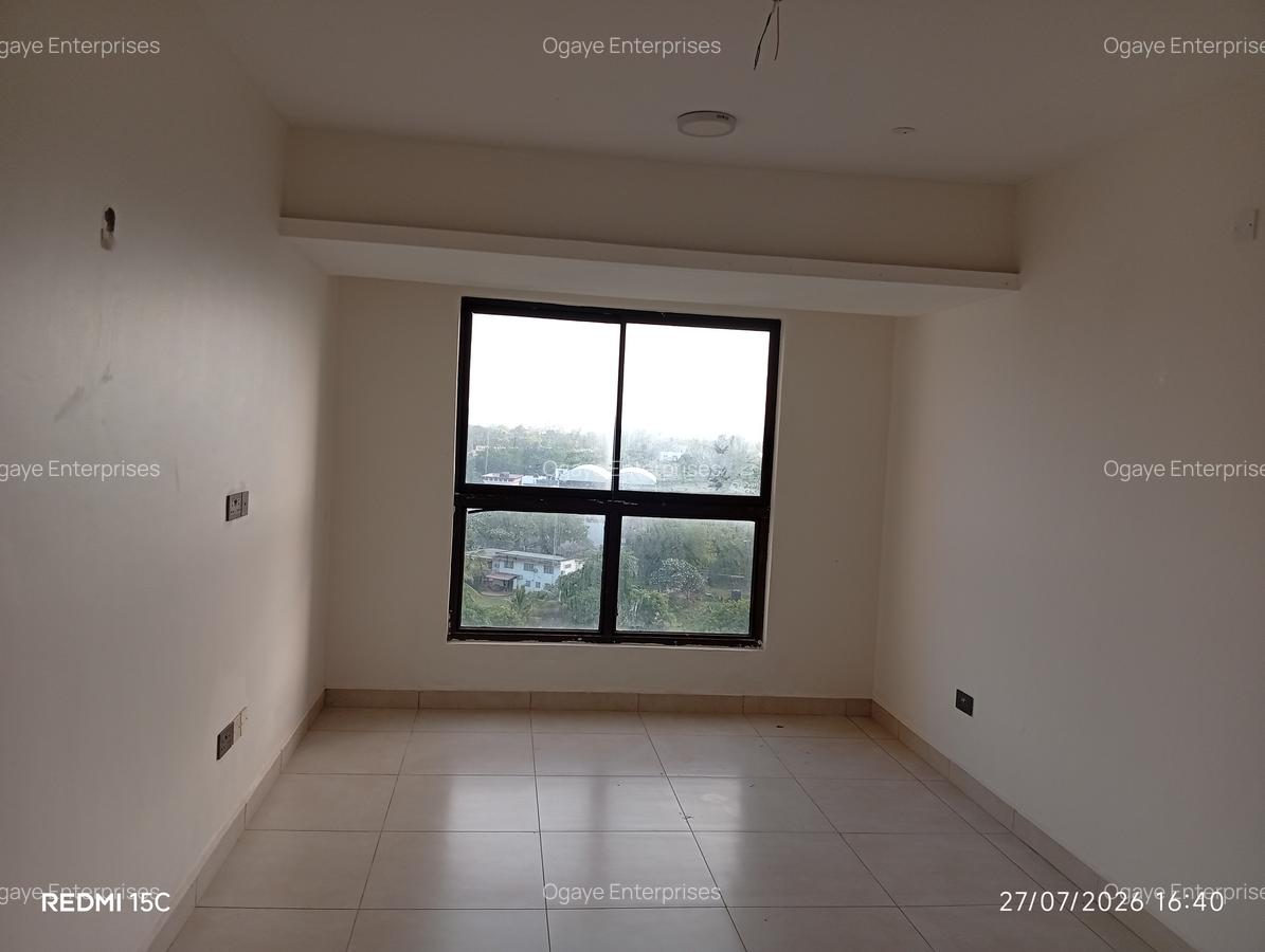 3 Bed Apartment with En Suite at Green Wood Drive - 4