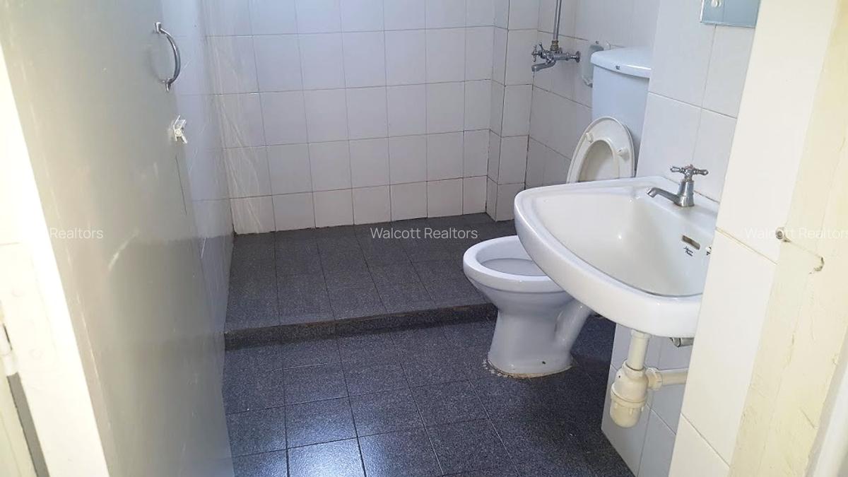 3 Bed Apartment with En Suite in Embakasi - 5