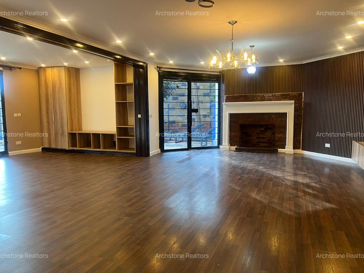 6 Bed House with En Suite in Runda - 2