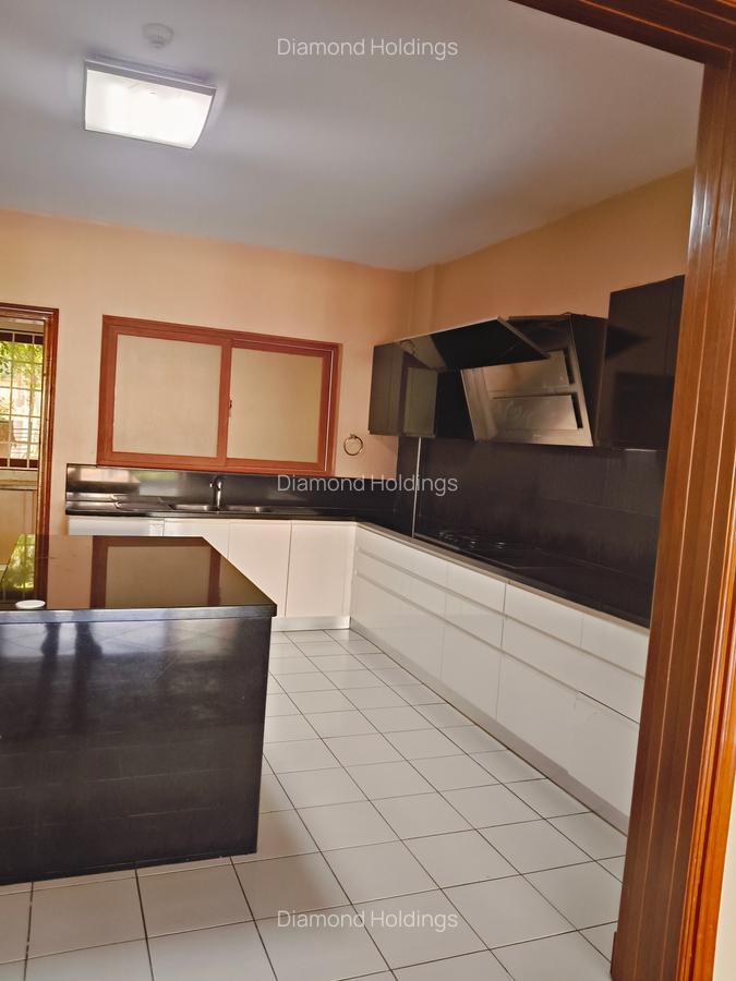 3 Bed Apartment with En Suite at Parklands - 4