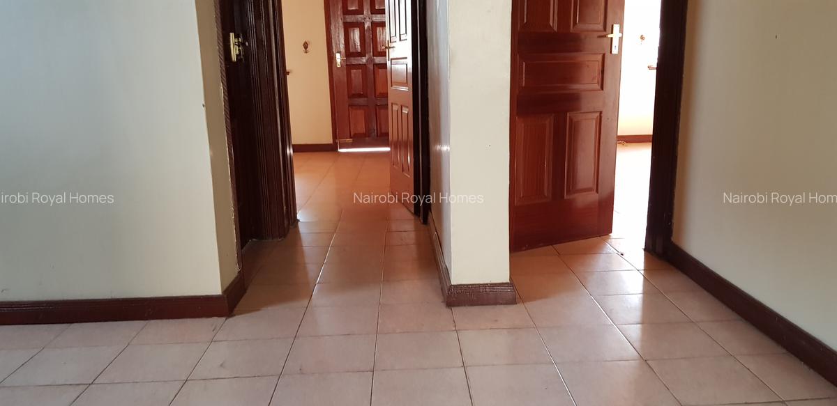 5 Bed Townhouse with En Suite at Valley Arcade - 3