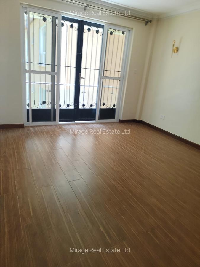 3 Bed Apartment with En Suite in Riverside - 13