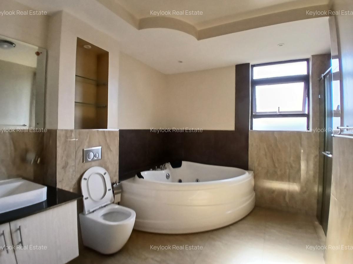 3 Bed Apartment with En Suite in Riverside - 8
