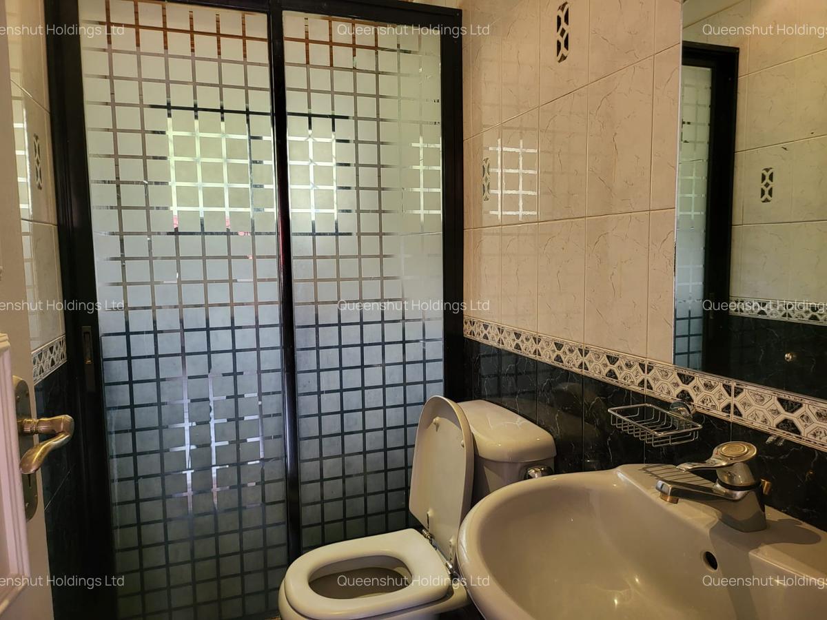 4 Bed Townhouse with En Suite in Gigiri - 13