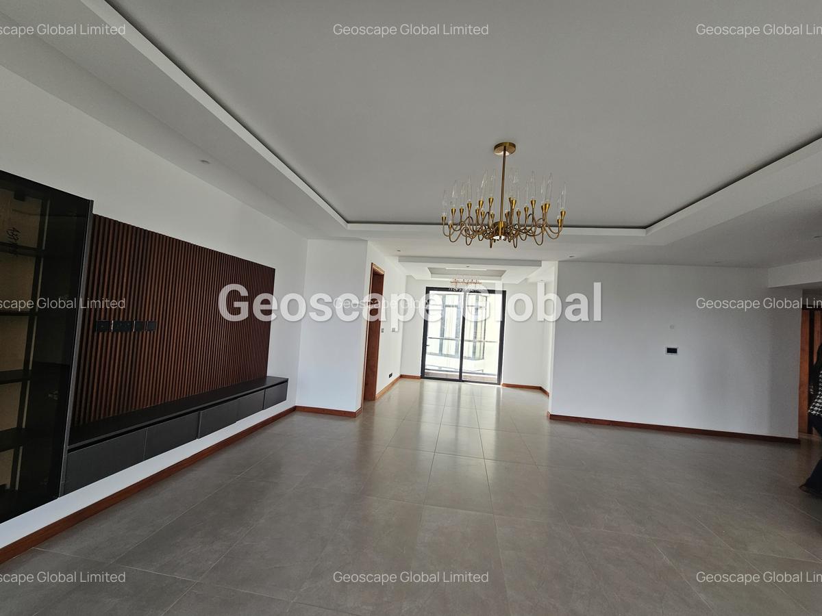 4 Bed Apartment with En Suite in Riverside - 13