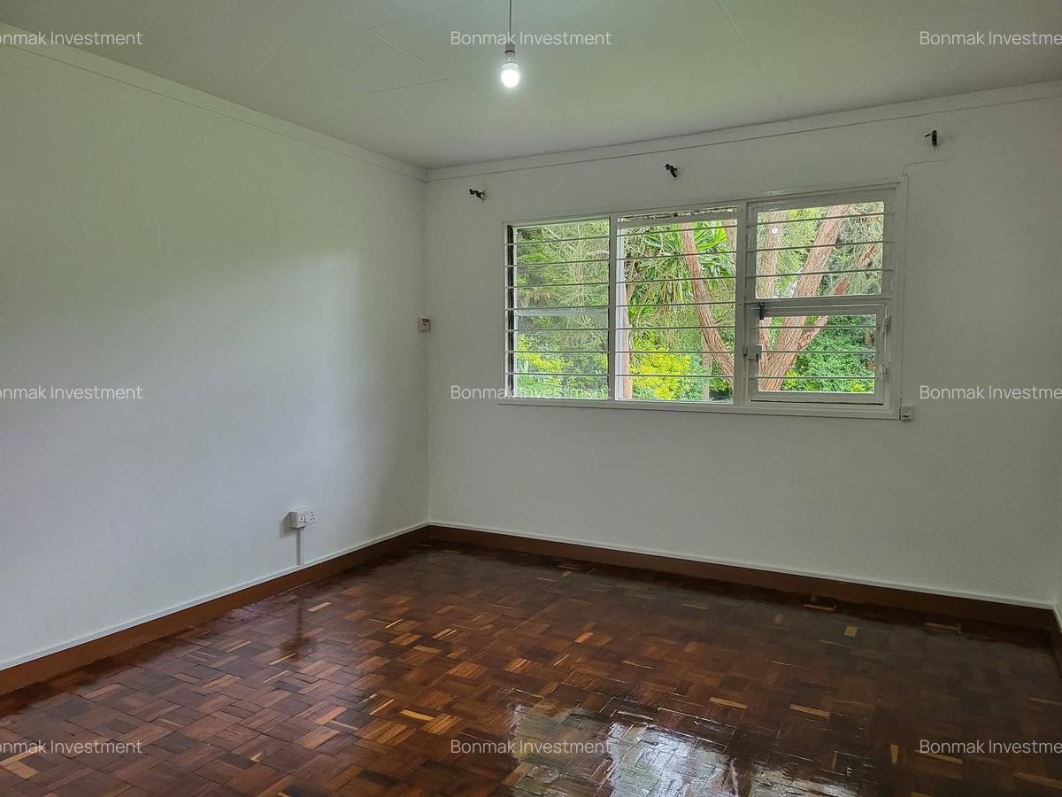 4 Bed House with En Suite at Lavington Green - 14