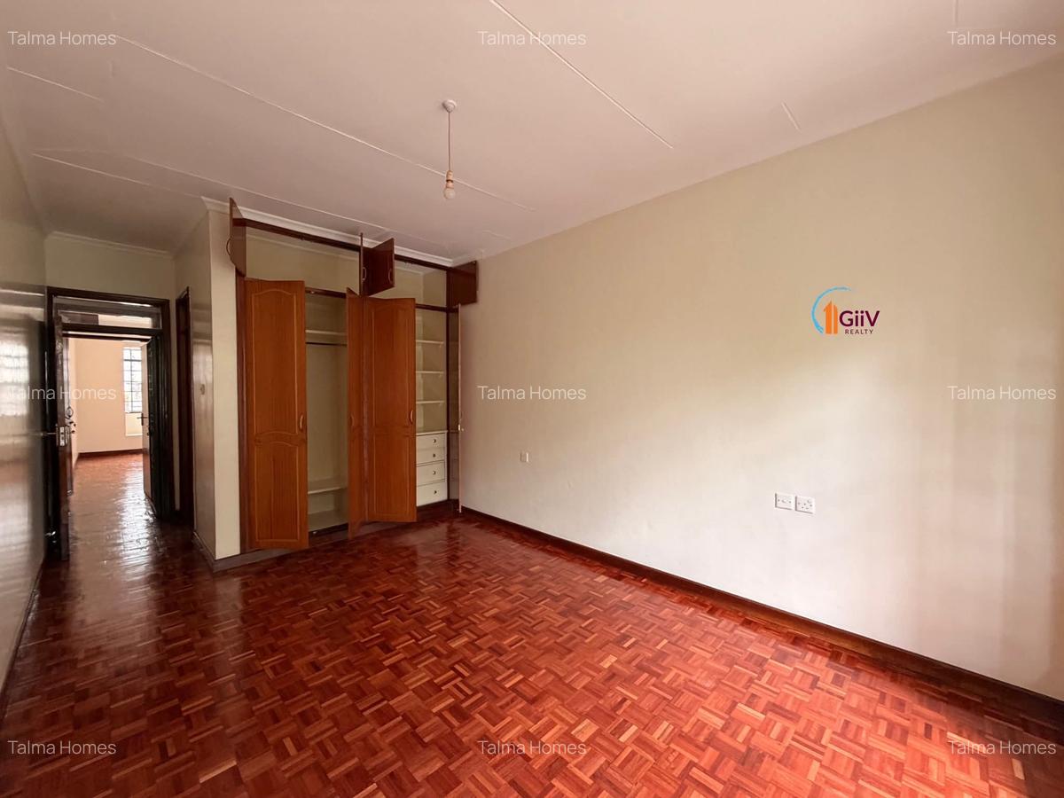 4 Bed Townhouse with En Suite at Off Brookside Drive - 6