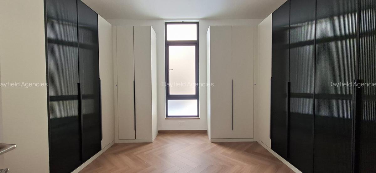 5 Bed House with En Suite in Lavington - 8