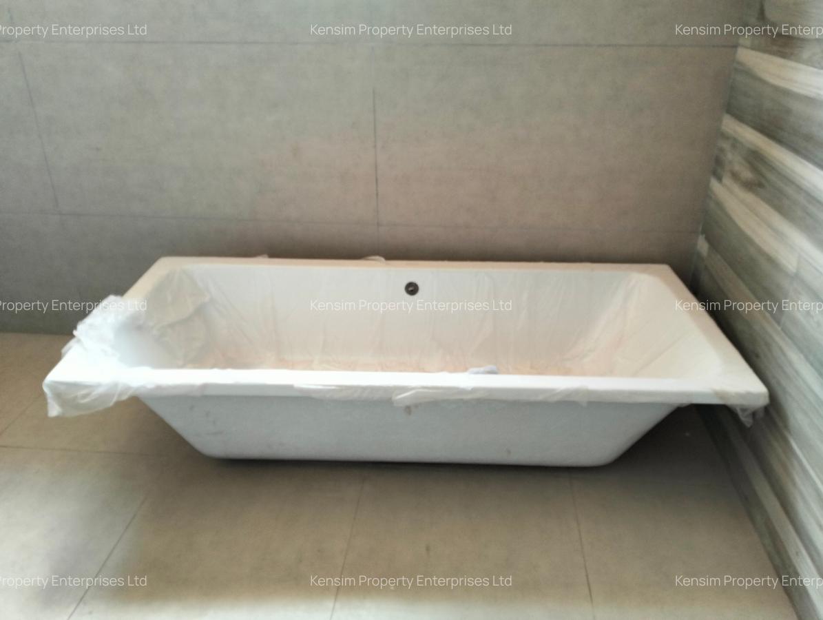 5 Bed Townhouse with En Suite in Kyuna - 5
