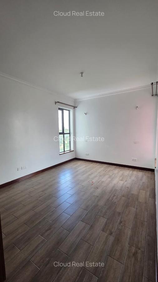 3 Bed Apartment with En Suite in Parklands - 9