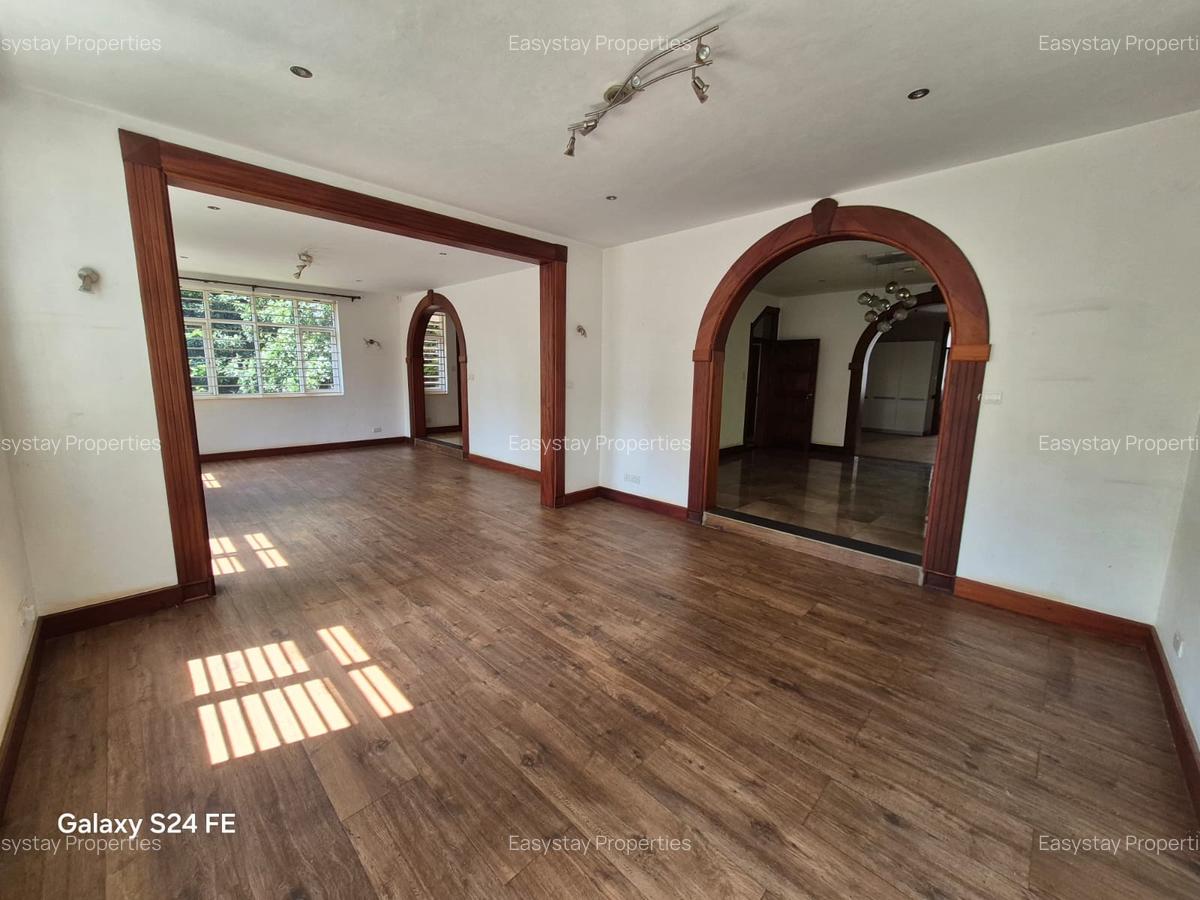 6 Bed House with En Suite in Rosslyn - 9