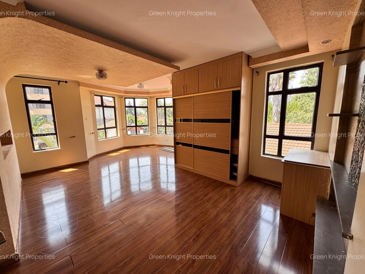 Serviced 3 Bed Apartment with En Suite in Kilimani - 12