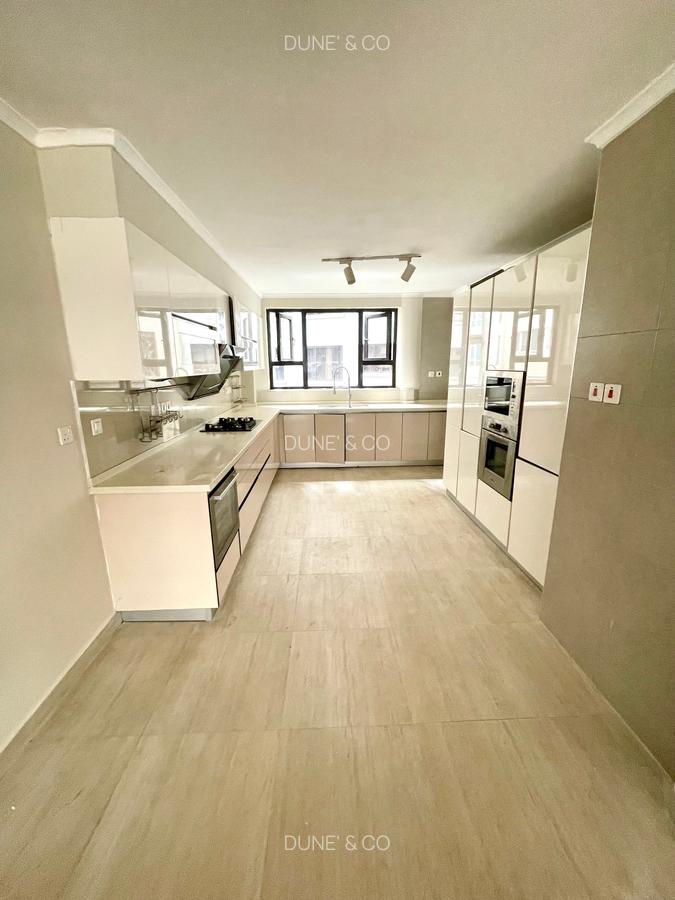 3 Bed Apartment with En Suite in Riverside - 9