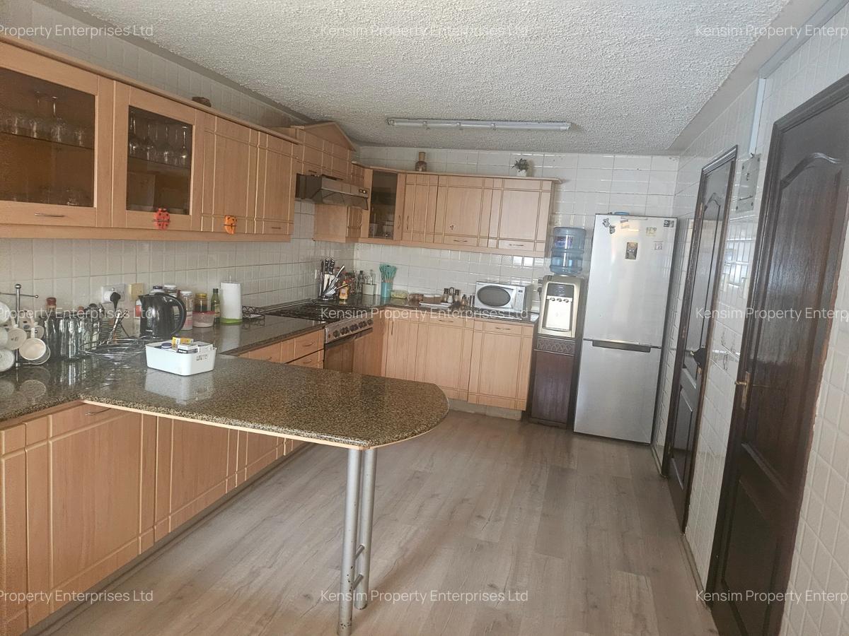 4 Bed Townhouse with En Suite in Lavington - 13