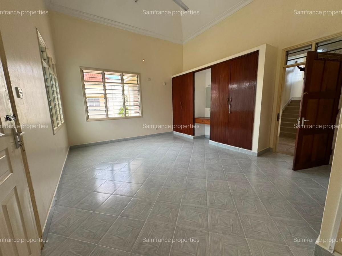 4 Bed Villa with En Suite at Beach Road - 3