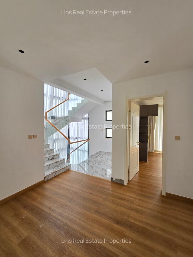 5 Bed Townhouse with En Suite in Lavington - 13
