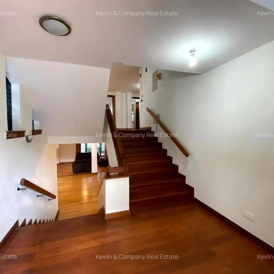 5 Bed Villa with En Suite in Spring Valley - 9