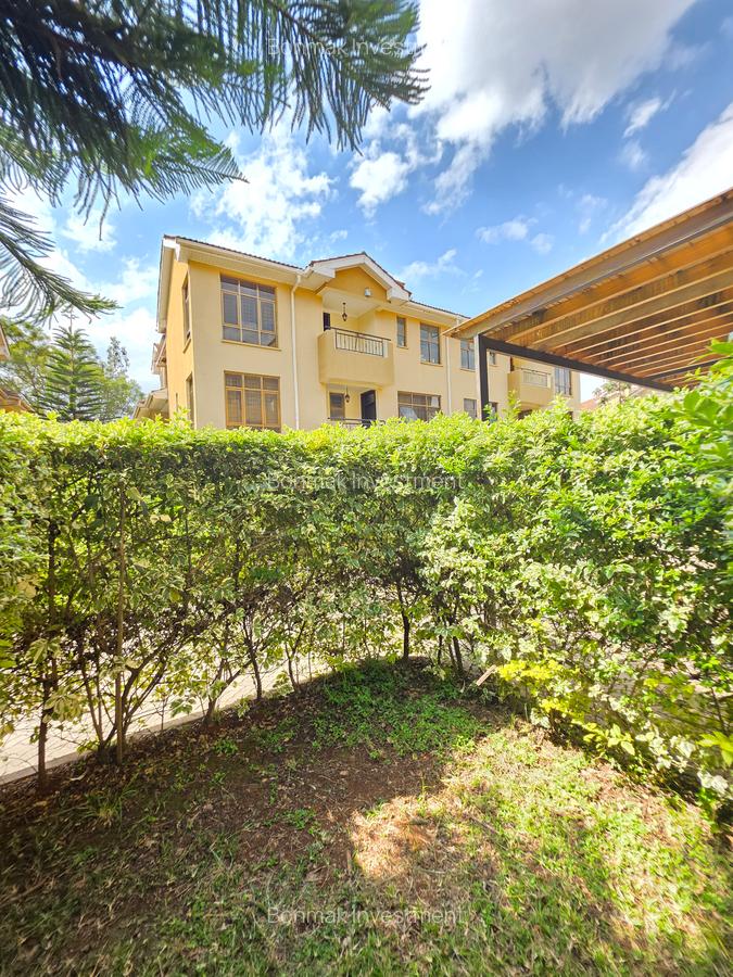 5 Bed Townhouse with En Suite at Lavington Green - 1