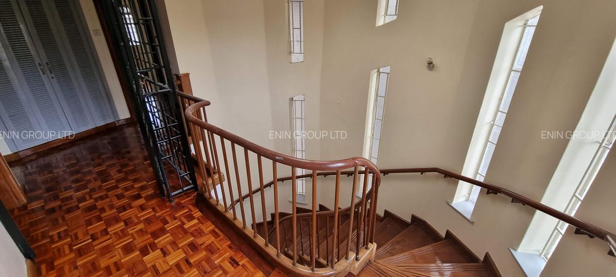 5 Bed Townhouse with En Suite at James Gichuru - 19