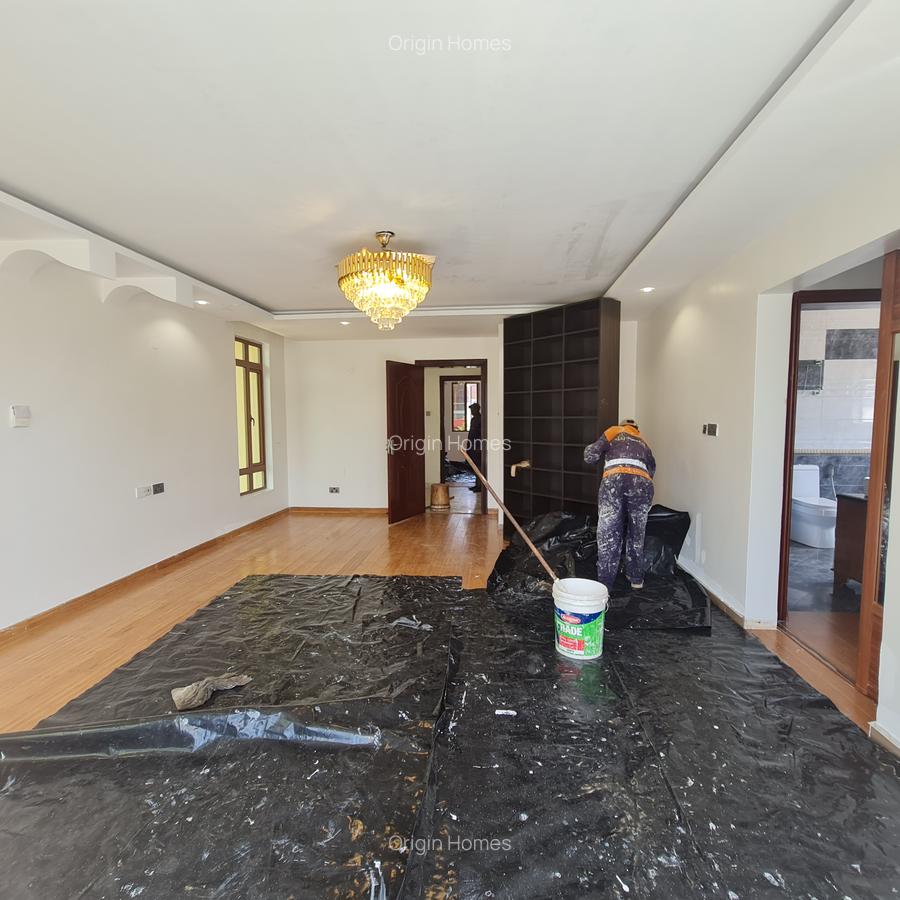 4 Bed Townhouse with En Suite at Lavington - 17