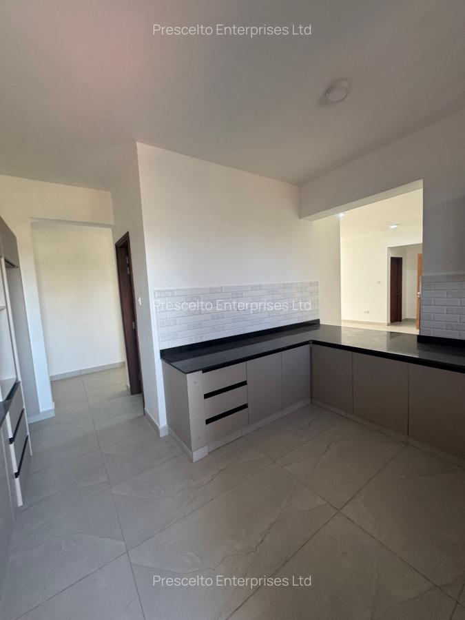 3 Bed Apartment with En Suite at Off Links Road - 6
