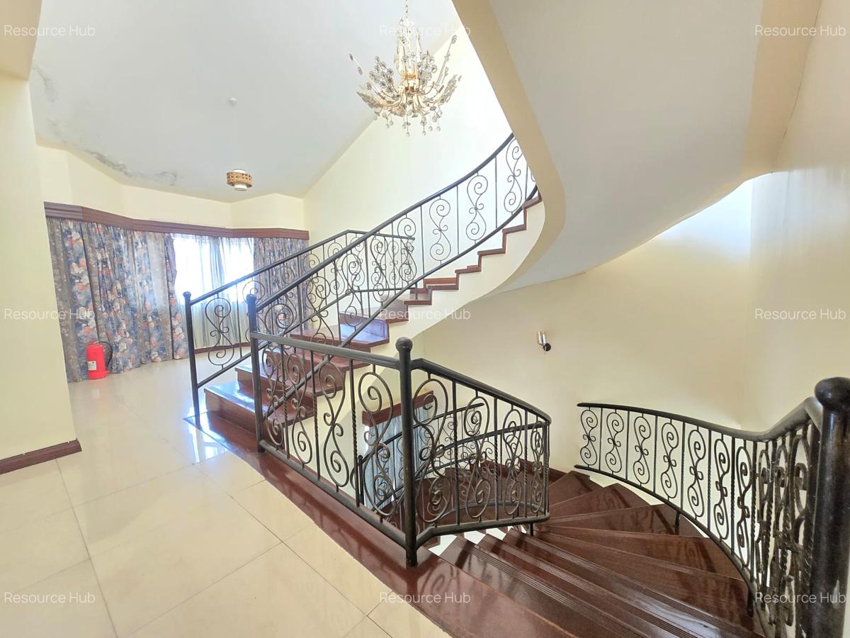 4 Bed Townhouse with En Suite at Off Brook House Drive - 10