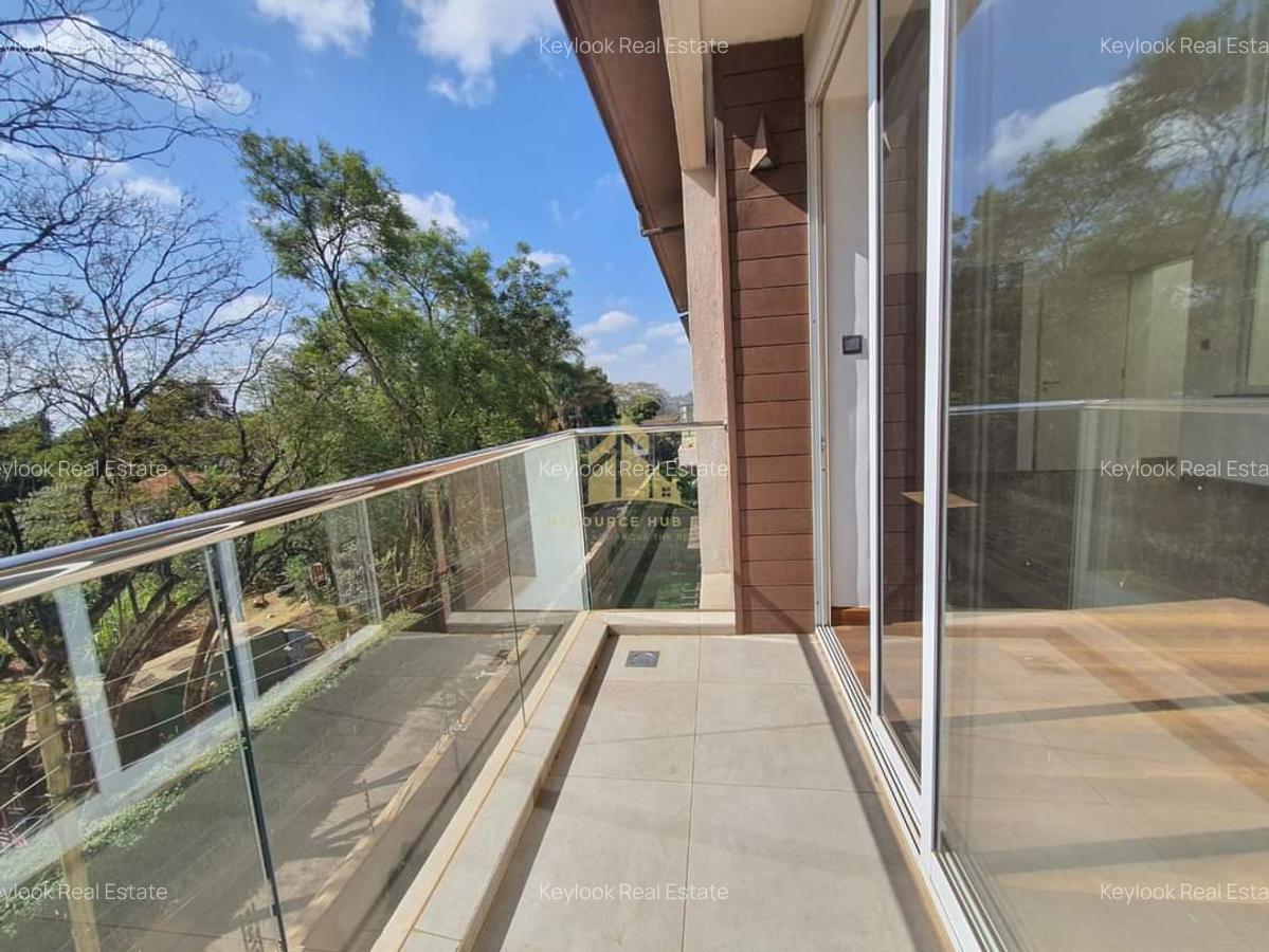 4 Bed Townhouse with En Suite at Lavington - 3