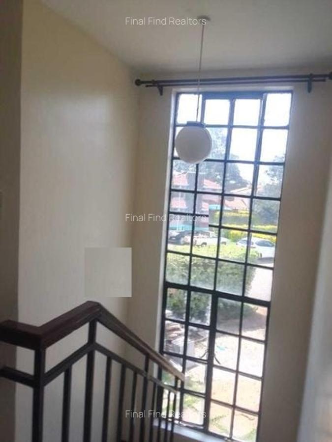 4 Bed Townhouse with En Suite in Ridgeways - 8