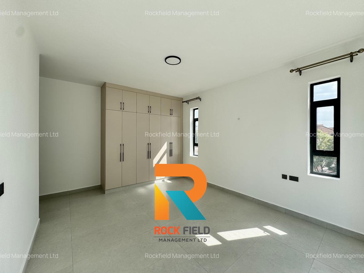 3 Bed Apartment with En Suite in Brookside - 17