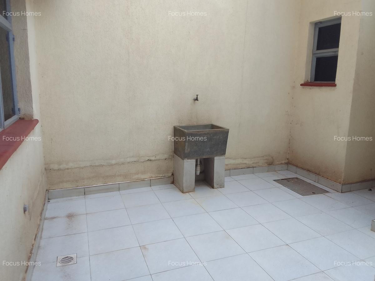 5 Bed Townhouse with En Suite in Lavington - 2