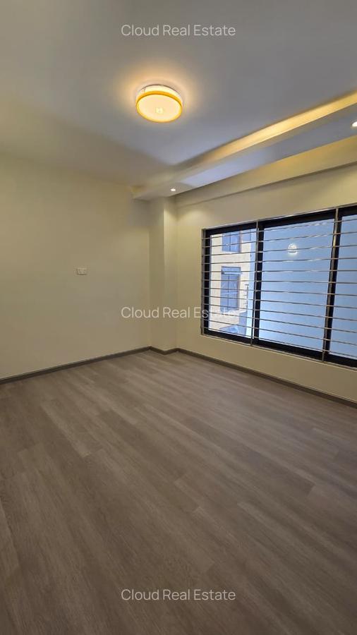 3 Bed Apartment with En Suite in Parklands - 15