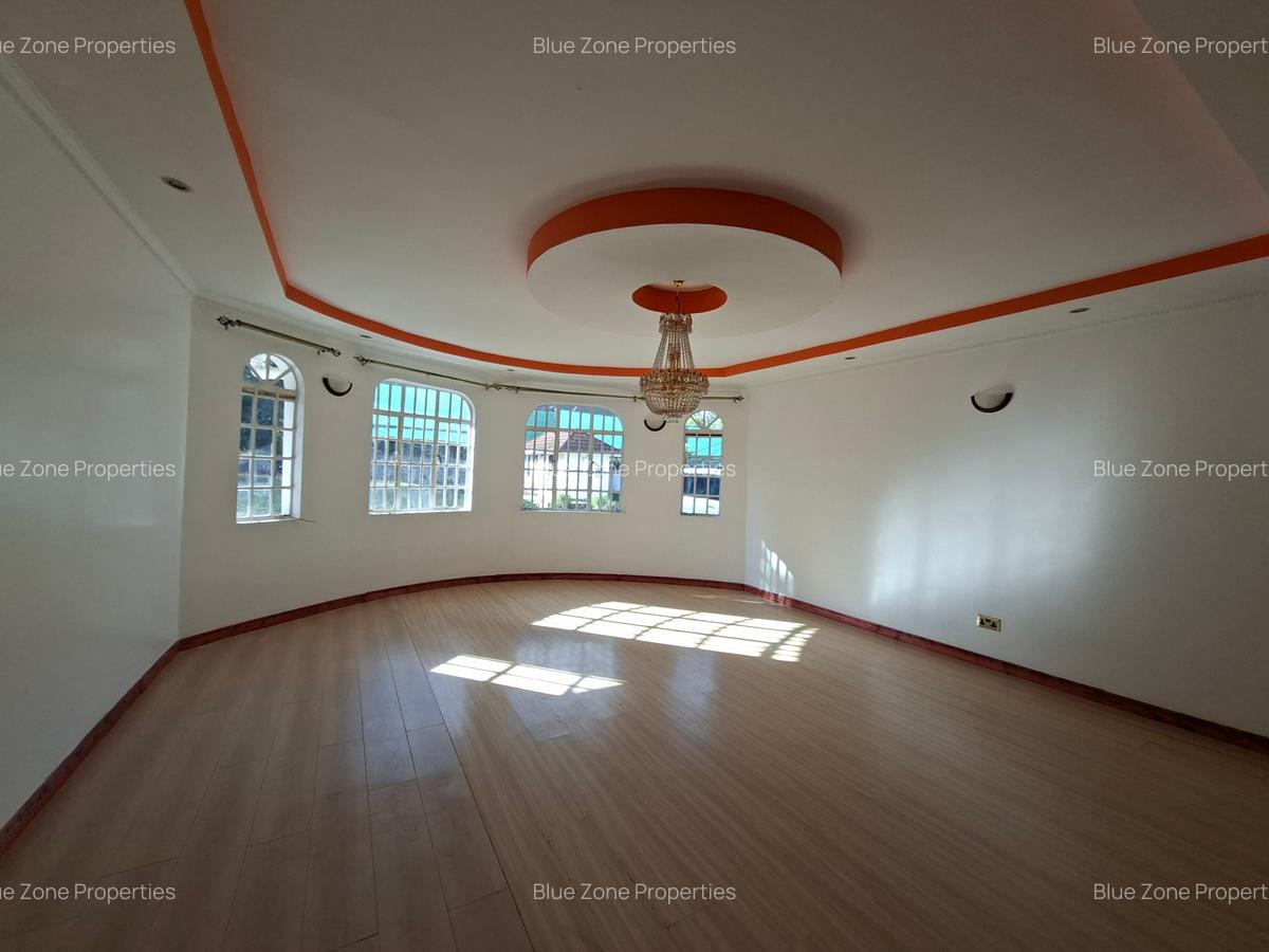 5 Bed House with En Suite at Close To Un - 6