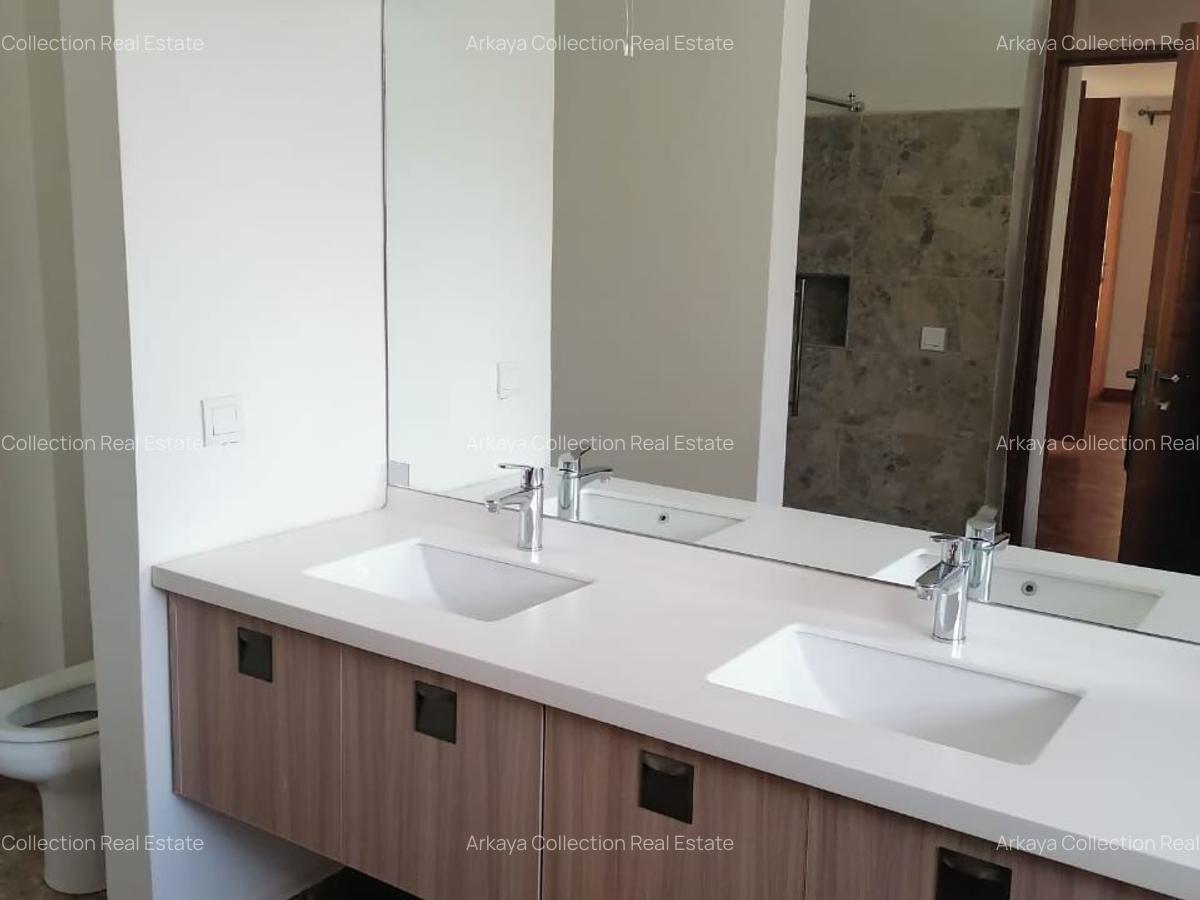 5 Bed House with En Suite in Lavington - 5