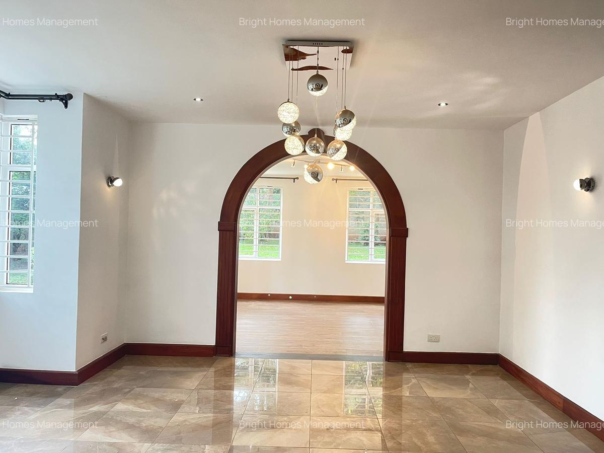 5 Bed Villa with En Suite in Rosslyn - 14