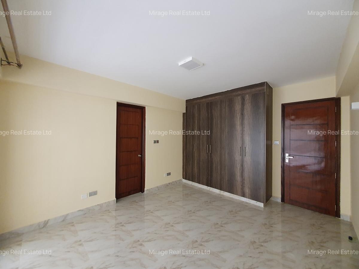 4 Bed Apartment with En Suite in Parklands - 3