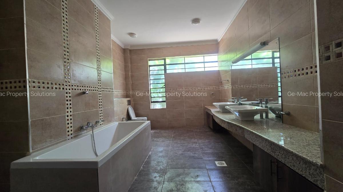 5 Bed Townhouse with En Suite in Lavington - 9
