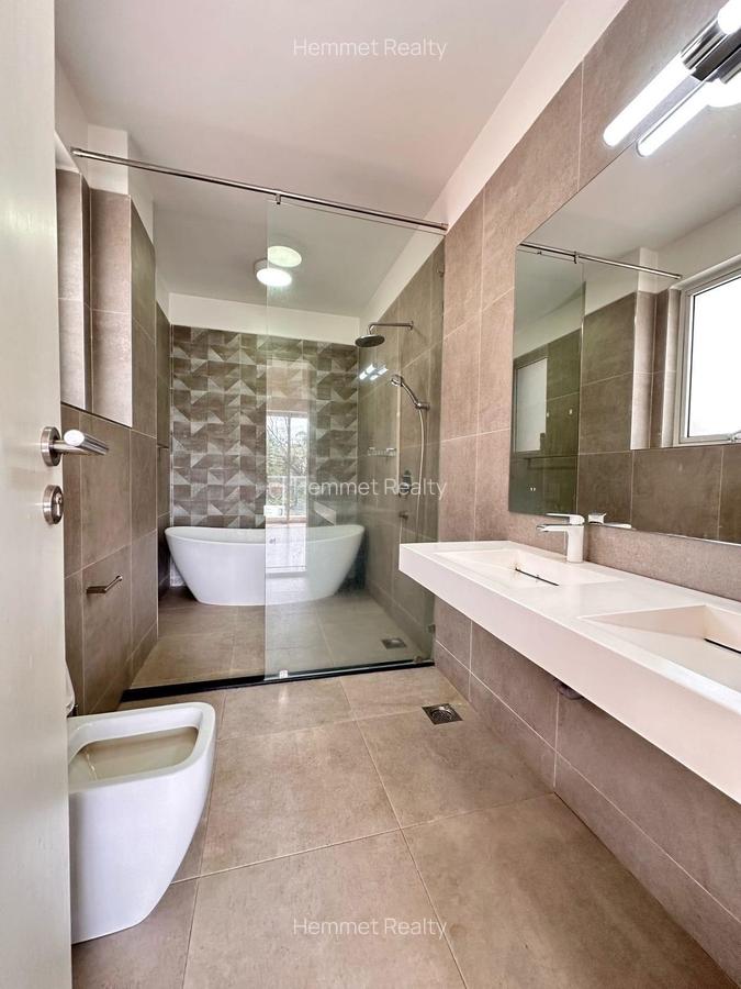 4 Bed Townhouse with En Suite in Lavington - 10