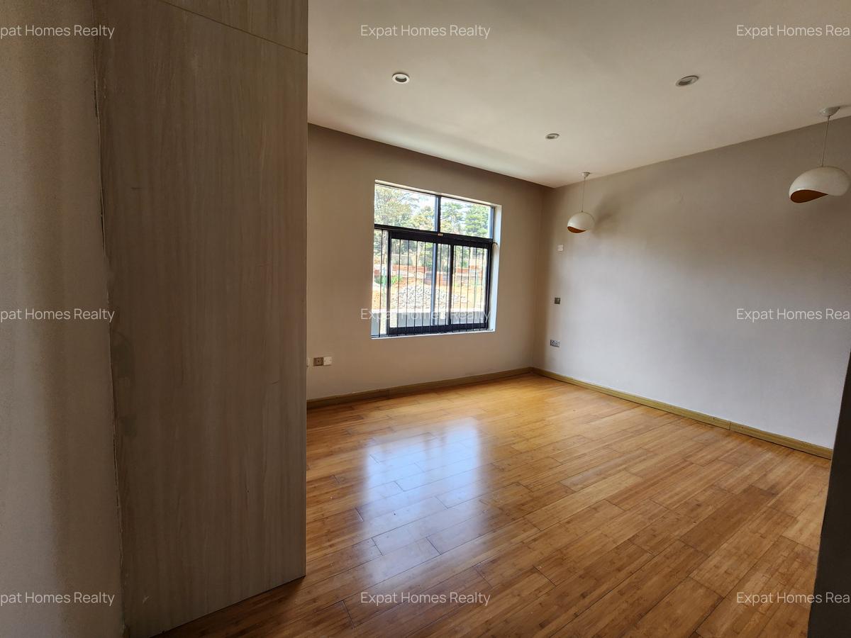 5 Bed Villa with En Suite in Lavington - 16