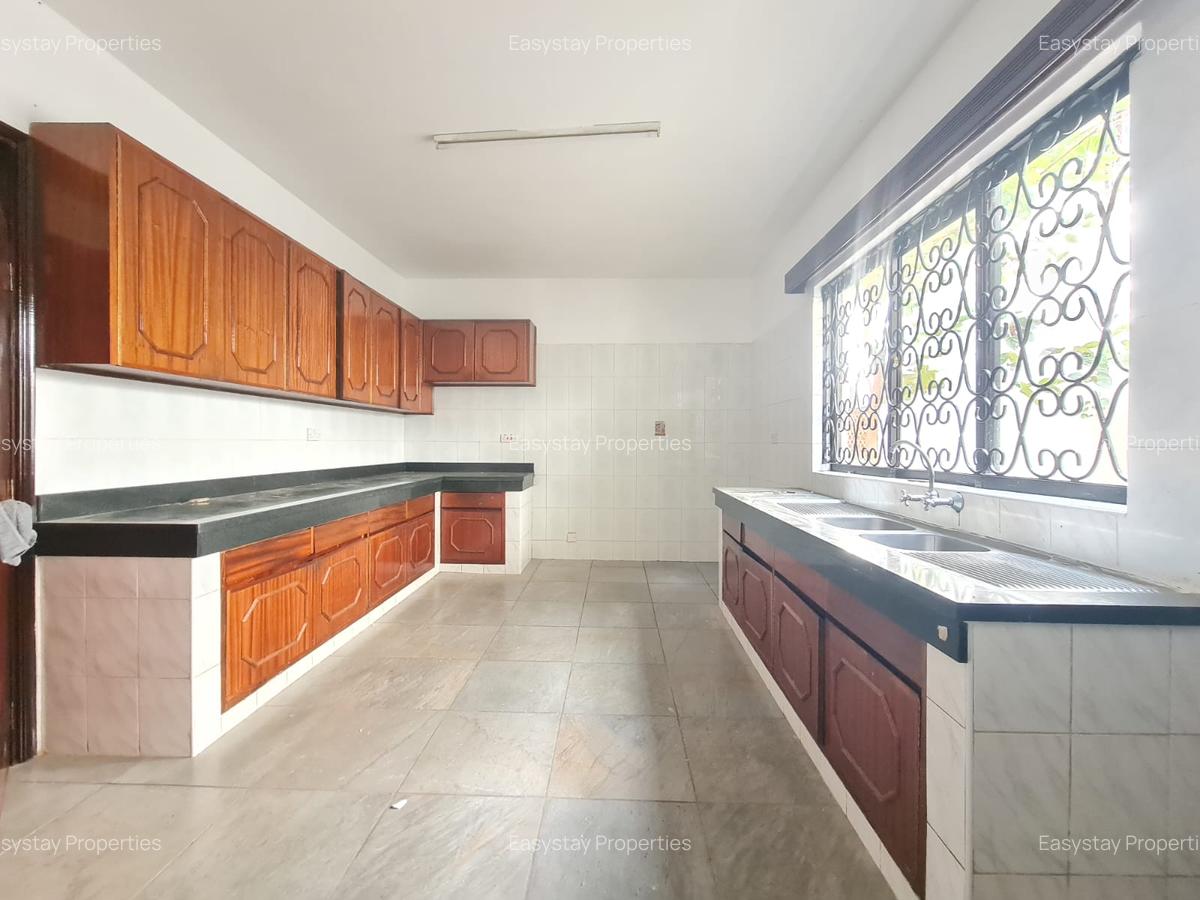 5 Bed Townhouse with En Suite in Kilimani - 8