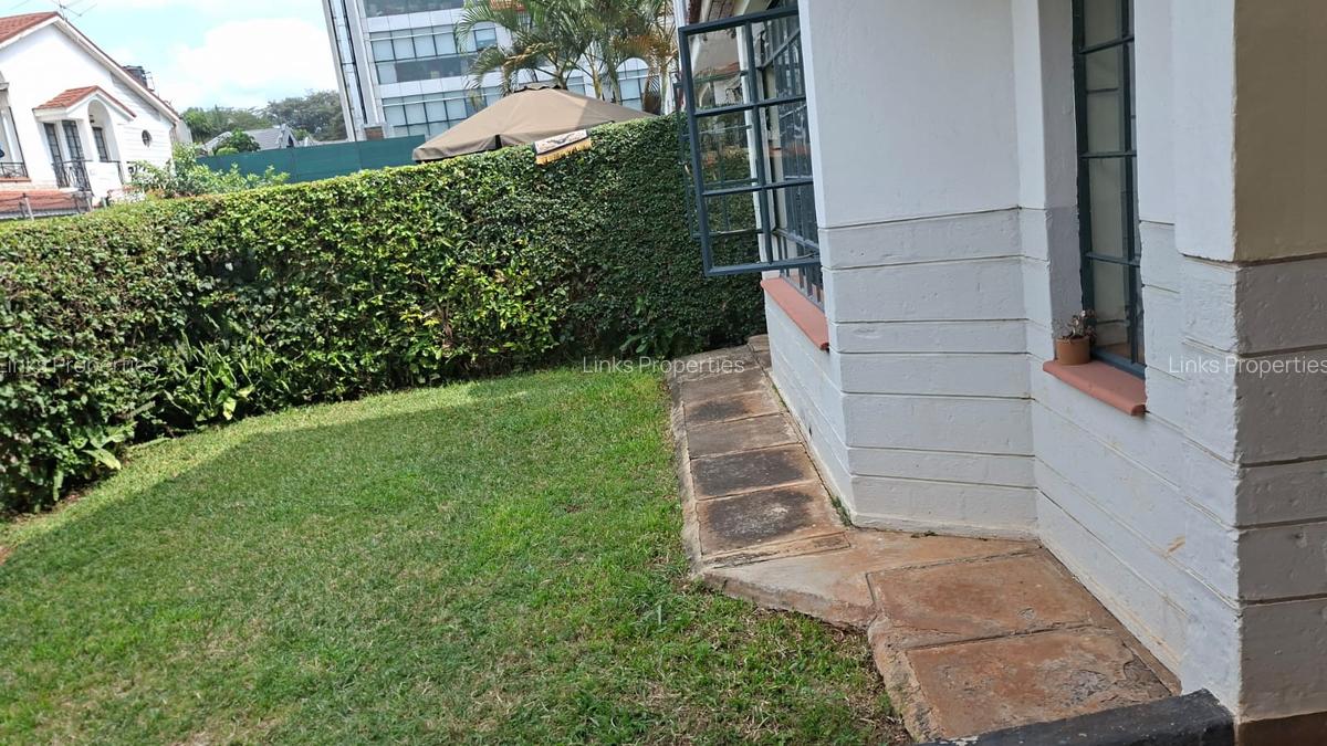 4 Bed Townhouse with En Suite at Lavington - 18