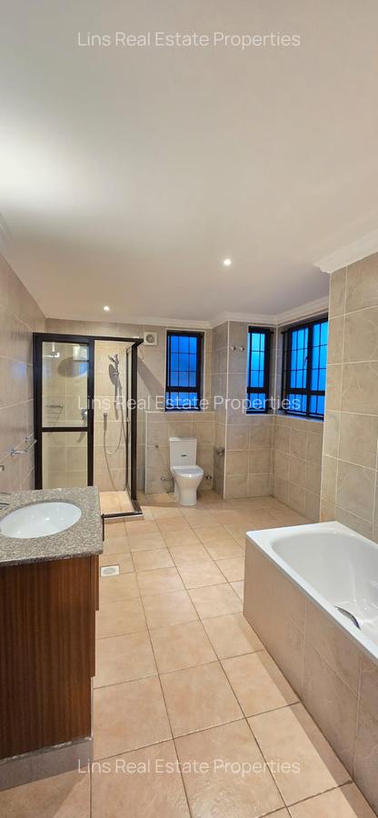 4 Bed Townhouse with En Suite in Runda - 17