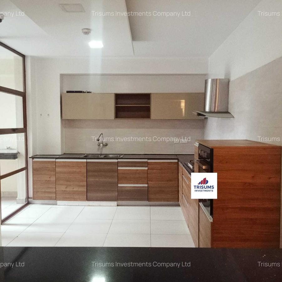 4 Bed Apartment with En Suite in Parklands - 3